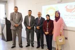 تسليم حقائب الكترونية لعدد من المدارس