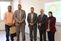 تسليم حقائب الكترونية لعدد من المدارس