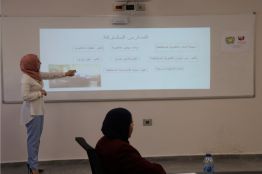 تسليم حقائب الكترونية لعدد من المدارس